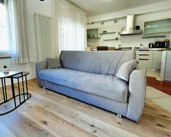 Isola Holiday - Feltre - Soggiorno