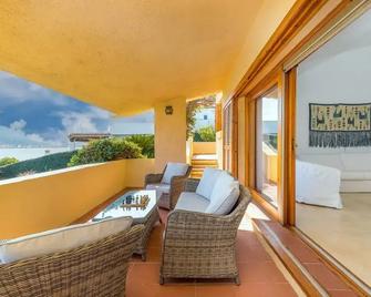 Villa Oleandri 50m From Seashore - Happy Rentals - Golfo Aranci - Balkong