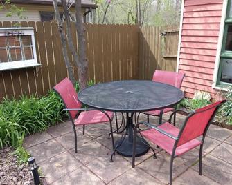 Betty Lous Garden - Nashville - Patio