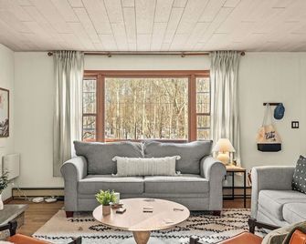 The Pines Cozy Arrowhead Lake Escape Wit - Pocono Pines - Sala de estar