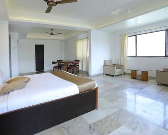 Sunrise Hill Resort - Lonavala - Bedroom