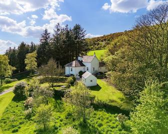Characterful Stone Cottage In Its Own Fully Enclosed Garden. No Neighbours! - Kirkcudbright - Outdoor view