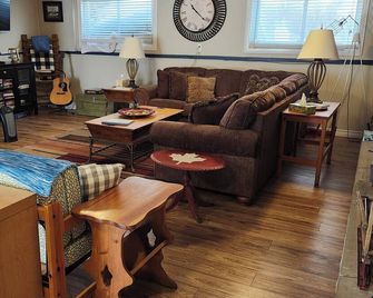 Private oasis muskoka with pool BB - Gravenhurst - Sala de estar
