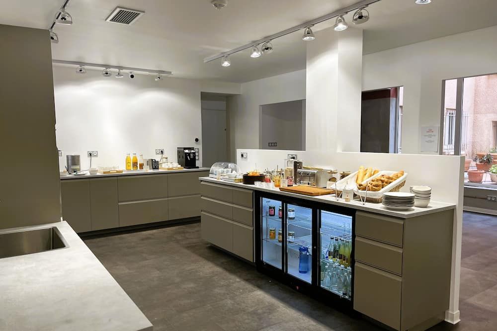 Hôtel Pb - Paris-Barcelone - Perpignan - Buffet