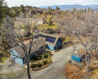 7 Mi to Bass Lake! Spacious 'Mudge Ranch Retreat' - Coarsegold - Outdoors view