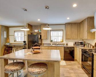 Stylish Chetek Hideaway w/ Lake + Dock Access! - Chetek - Cocina
