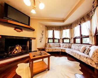 Pousada das Papoulas - Gramado - Olohuone