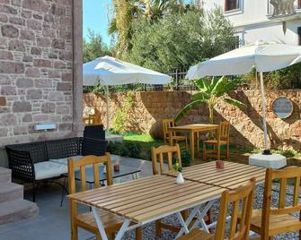 Zarbali Cunda - Ayvalik - Патіо