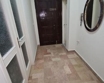 1 Bedroom + 1 Living Room Apartment with free parking - Beirut - Hallway