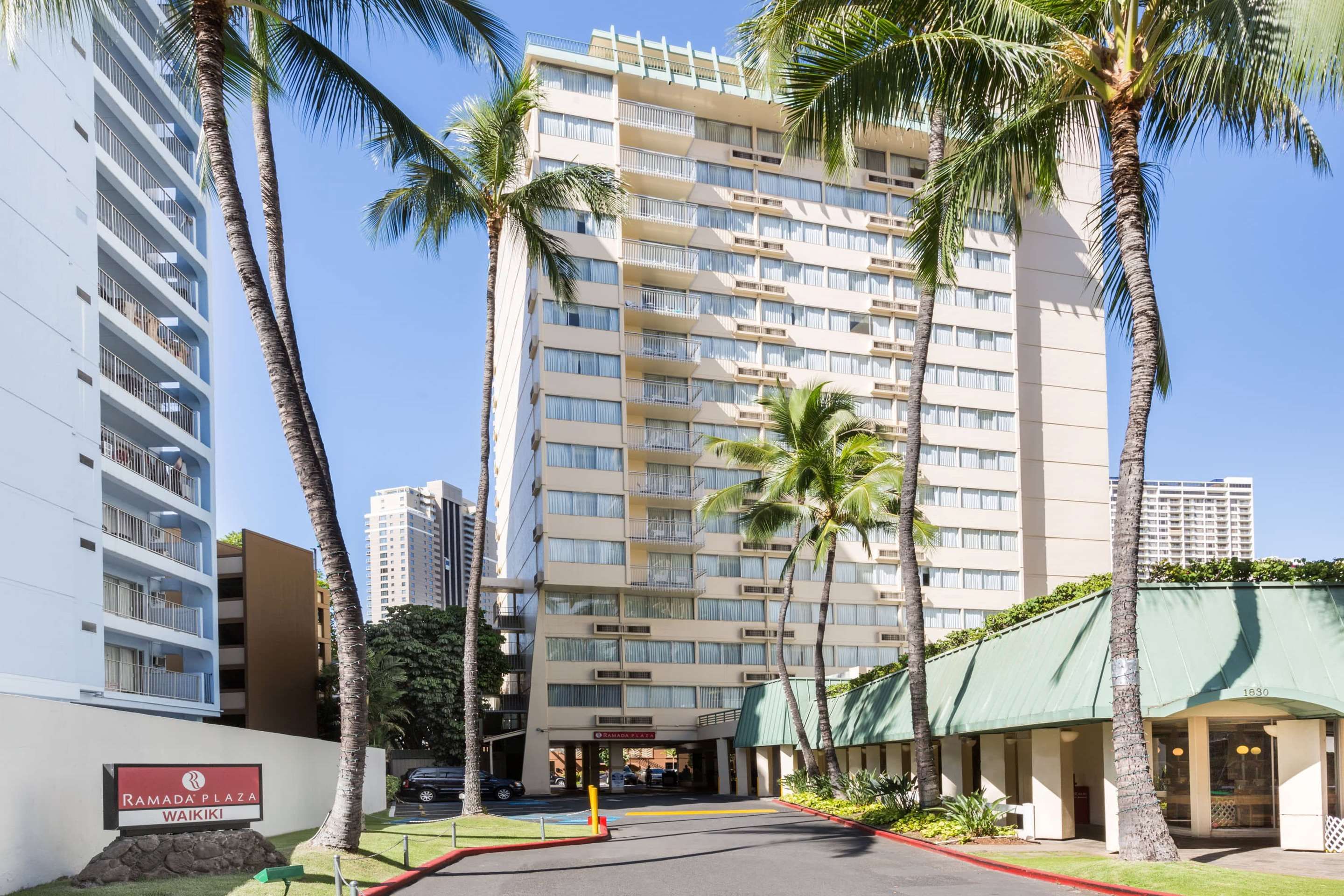 Ramada Plaza by Wyndham Waikiki - Honolulu - Building