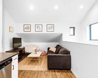 Modern Studio Steps from Tennyson Street - Denver - Wohnzimmer