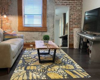 Five Star Stay - Downtown 1br/1ba - נורפולק - סלון