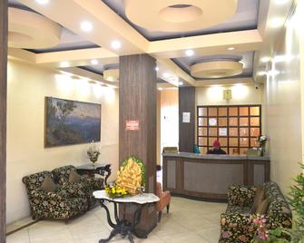 Pineridge Hotel Darjeeling - Darjeeling - Front desk