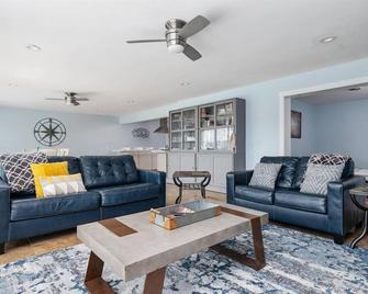 Waterfront Bliss- Ultimate Tilghman Retreat home - Tilghman - Living room