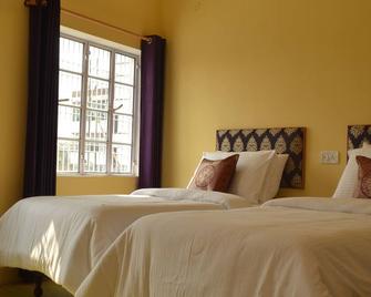 Tara Guest House - Varanasi - Bedroom