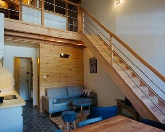 studio chambres mezzanine - Saint-Chaffrey - Sala de estar