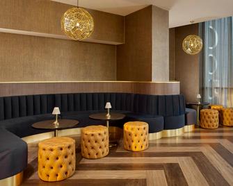 DoubleTree by Hilton Hull - האל - טרקלין