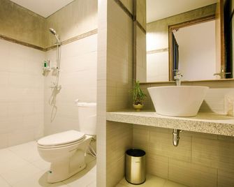 Lokal Bali Hostel - Kuta - Bathroom