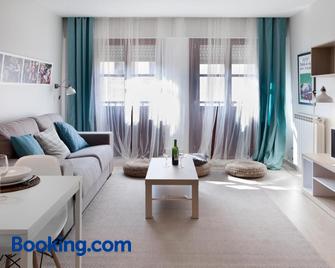 Apartamentos Turísticos Beethoven Haro - Haro - Wohnzimmer