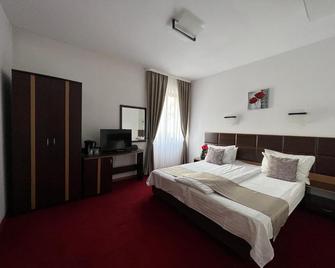 Hotel Belvedere - Vatra Dornei - Dormitor