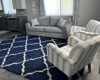 Luxury Guest Apartment - Nampa - Living room