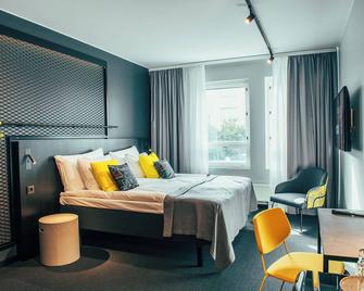 The Folks Hotel Konepaja - Helsinki - Bedroom
