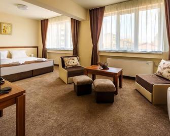 Family Hotel Bulgaria - Kharmanli - Bedroom