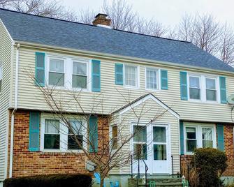 Cozy townhouse a mile to beaches and downtown Newport - Middletown - Bina