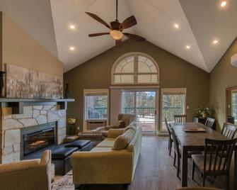 Marble Canyon - Fairmont Hot Springs - Living room