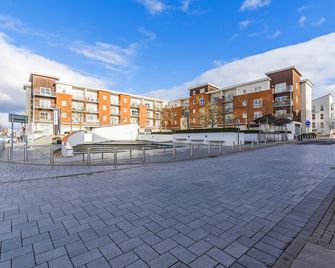 Merrick House Apartments - Reading - Building
