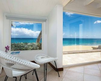 Beachfront 4-bedroom villa at Baie longue - Marigot - Μπαλκόνι