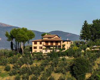 Independent Portion of Luxury Villa with Pool close to Assisi - Bettona - Edificio