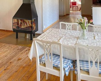 4 Star Holiday Home in Askersund - Askersund - Comedor