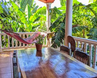 Seaside Inn Roatan - West Bay - Patio