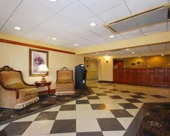 Quality Inn & Suites - Bensalem - Ložnice
