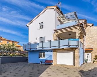 Stunning apartment in Medulin with WiFi - Medulin - Building
