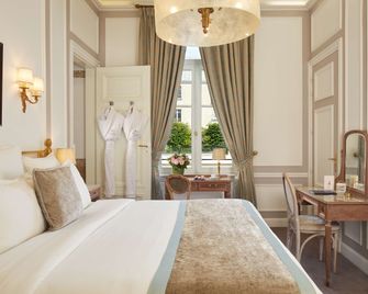 Hotel Regina Louvre - París - Habitación