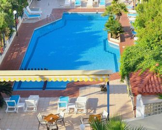 Golden Beach - Hersonissos - Piscina