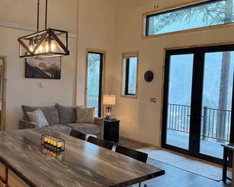 The Bonnie View - Keystone