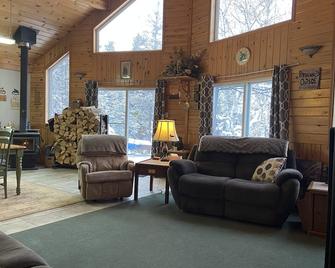 Beautiful Cottage near Timmins - Тіммінс - Вітальня