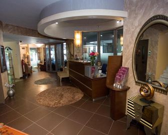 Delfini Hotel - Menidi - Recepción