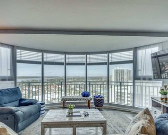 Beautiful Daytona Beach Shores Condo w/ Hot Tub! - Daytona Beach Shores - Sala de estar