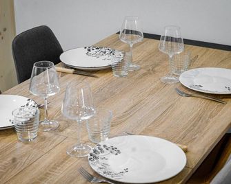 Renovated fisherman's house - sleeps 4 - La Chaume - Les Sables - Salle à manger