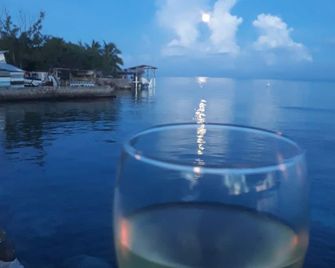 Casa Colorada Is Located On Its Own Little Island - Utila - Bedroom