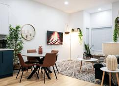 Modern 3br Oasis Free Parking - Oakland - Restaurant