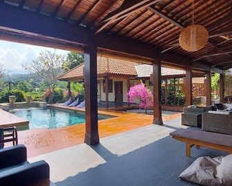 Bale Solah Lombok Holiday Resort - מטראם - בריכה