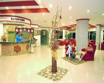 Asrin Beach Hotel - Avsallar - Salónek