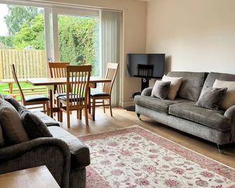 19 Snowdon Apartment - Stirling - Oturma odası