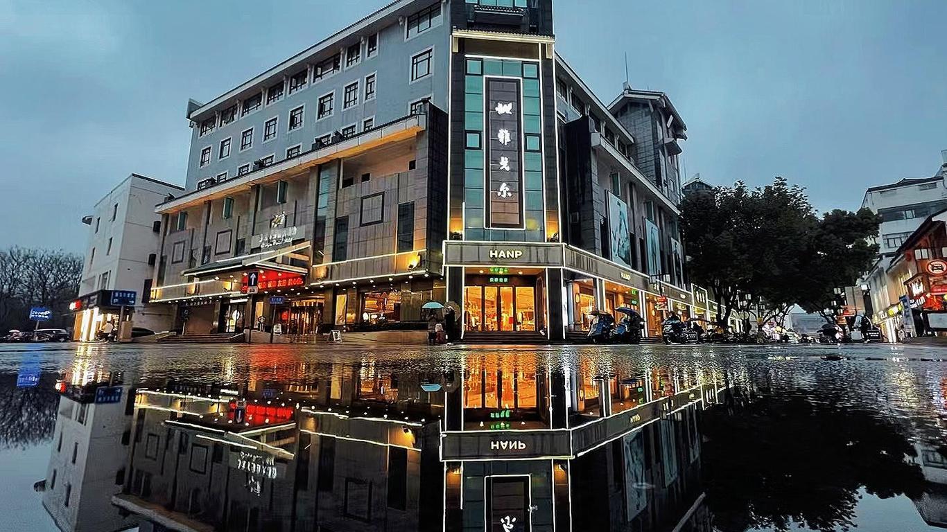 Arula Youngor Central Hotel