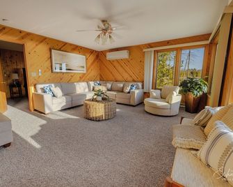 Beach Front - Kayaks, Rv, Ev, Games + Amenities - Menominee - Sala de estar